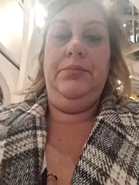 Snapshot of Mara-24 chatting on December 5, 2025, 4:03 pm Mara-24 online show from December 5, 2025, 4:03 pm