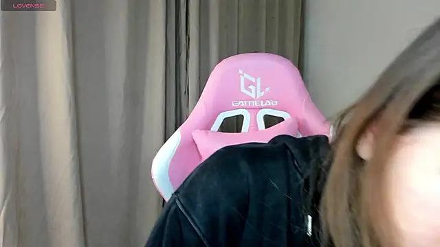 Snapshot of Nicole_Charm chatting on February 25, 2025, 8:19 pm Nicole Charm online show from February 25, 2025, 8:19 pm