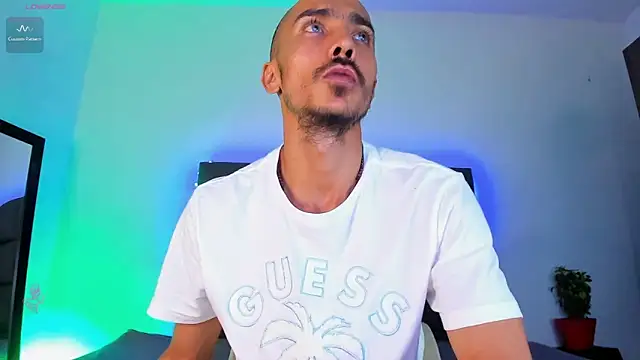 Snapshot of steven_hott8 chatting on September 10, 2025, 4:23 am steven hott8 online show from September 10, 2025, 4:23 am