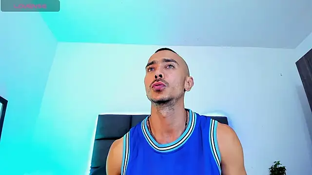 Snapshot of steven_hott8 chatting on November 16, 2025, 8:25 pm steven hott8 online show from November 16, 2025, 8:25 pm