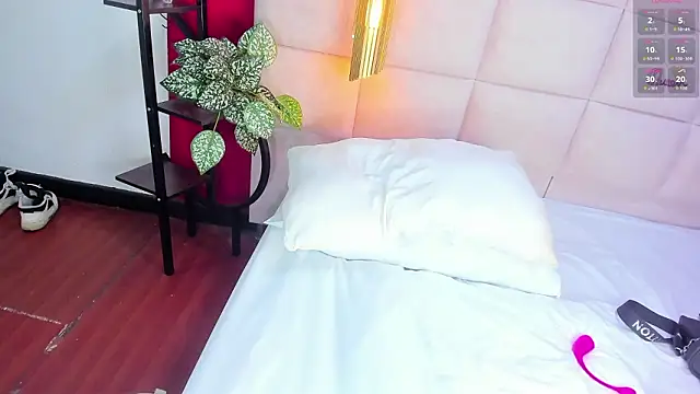 Snapshot of Amberluy chatting on February 14, 2026, 7:54 pm Amberluy online show from February 14, 2026, 7:54 pm