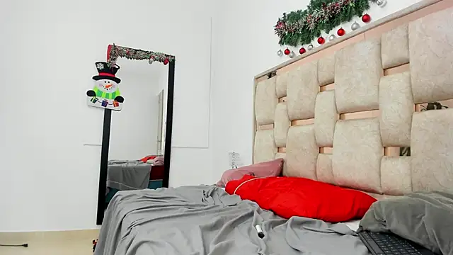 Snapshot of Saraa_lov chatting on December 3, 2024, 10:39 am Saraa lov online show from December 3, 2024, 10:39 am