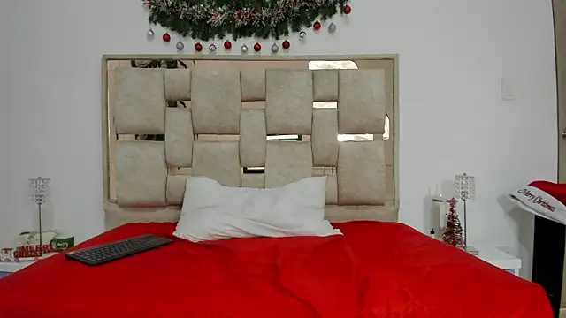 Snapshot of Saraa_lov chatting on December 20, 2024, 9:43 am Saraa lov online show from December 20, 2024, 9:43 am