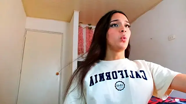 Snapshot of alexaryderr chatting on February 22, 2026, 8:51 pm alexaryderr online show from February 22, 2026, 8:51 pm