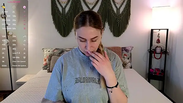 AliceMYs online show from March 31, 2026, 10:37 am