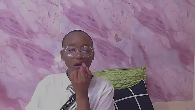 Snapshot of EbonyOlive69 chatting on February 15, 2026, 6:15 pm EbonyOlive69 online show from February 15, 2026, 6:15 pm