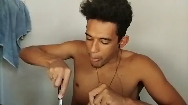 Snapshot of RenziTatte chatting on October 6, 2025, 4:37 pm RenziTatte online show from October 6, 2025, 4:37 pm