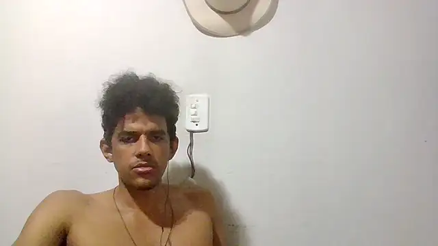 Snapshot of RenziTatte chatting on November 11, 2025, 7:47 pm RenziTatte online show from November 11, 2025, 7:47 pm