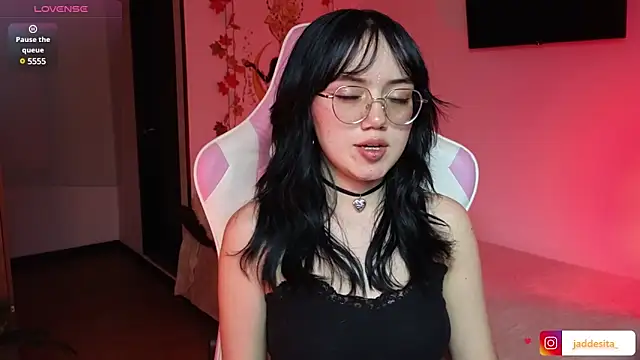 Snapshot of suzumi__ chatting on December 3, 2024, 5:09 am suzumi online show from December 3, 2024, 5:09 am