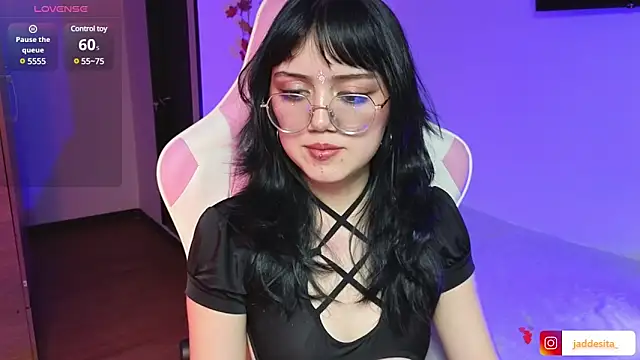 Snapshot of suzumi__ chatting on December 27, 2024, 10:16 pm suzumi online show from December 27, 2024, 10:16 pm