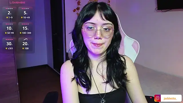 Snapshot of suzumi__ chatting on January 6, 2025, 5:06 pm suzumi online show from January 6, 2025, 5:06 pm