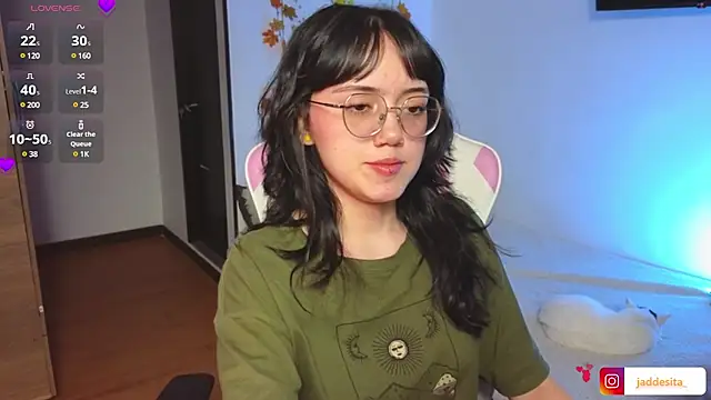 Snapshot of suzumi__ chatting on January 23, 2025, 6:39 am suzumi online show from January 23, 2025, 6:39 am