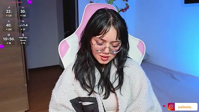 Snapshot of suzumi__ chatting on January 24, 2025, 8:34 am suzumi online show from January 24, 2025, 8:34 am