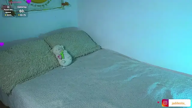 Snapshot of suzumi__ chatting on March 6, 2025, 6:41 am suzumi online show from March 6, 2025, 6:41 am