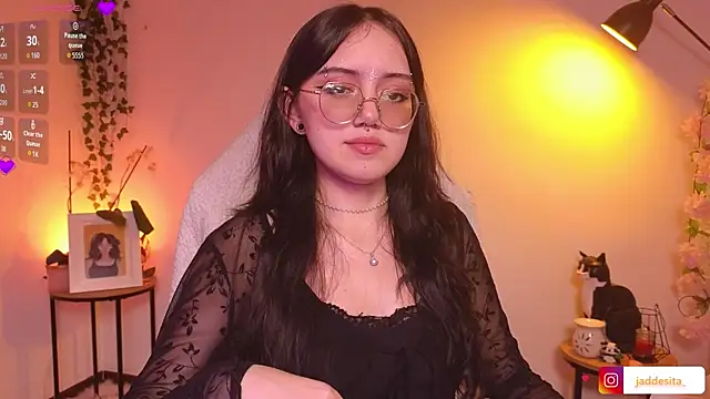 Snapshot of suzumi__ chatting on October 22, 2025, 5:08 am suzumi online show from October 22, 2025, 5:08 am