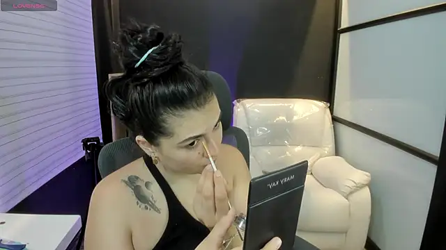 TifanyWhite  online show from March 13, 2025, 8:43 pm