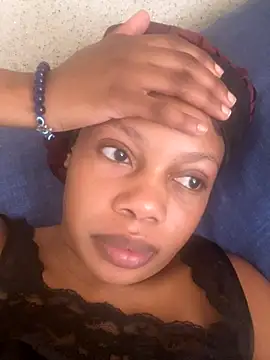 Snapshot of NAUGHTYSHALOTXX chatting on October 8, 2025, 7:39 am NAUGHTYSHALOTXX online show from October 8, 2025, 7:39 am