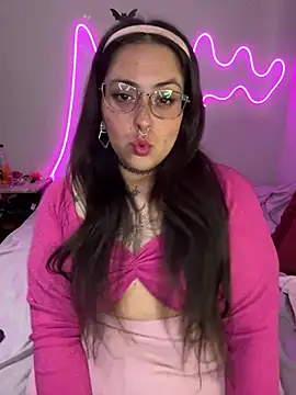 Snapshot of Mizztikaa chatting on December 9, 2024, 2:02 am Mizztikaa online show from December 9, 2024, 2:02 am