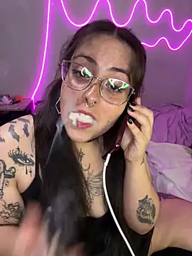 Snapshot of Mizztikaa chatting on December 11, 2024, 3:02 am Mizztikaa online show from December 11, 2024, 3:02 am