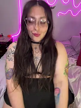 Snapshot of Mizztikaa chatting on December 15, 2024, 2:19 am Mizztikaa online show from December 15, 2024, 2:19 am