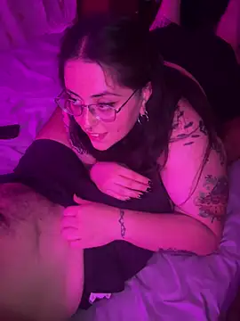 Snapshot of Mizztikaa chatting on December 19, 2024, 3:07 am Mizztikaa online show from December 19, 2024, 3:07 am