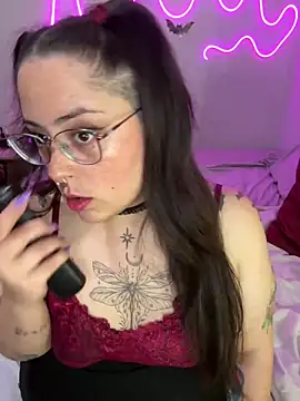 Snapshot of Mizztikaa chatting on December 30, 2024, 2:42 am Mizztikaa online show from December 30, 2024, 2:42 am