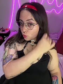 Snapshot of Mizztikaa chatting on January 1, 2025, 5:01 am Mizztikaa online show from January 1, 2025, 5:01 am