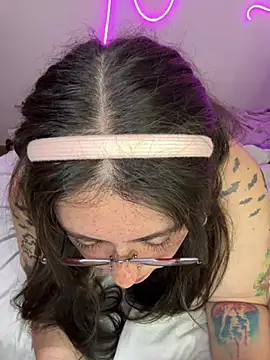 Snapshot of Mizztikaa chatting on January 8, 2025, 2:14 am Mizztikaa online show from January 8, 2025, 2:14 am