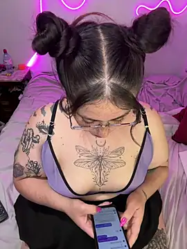 Snapshot of Mizztikaa chatting on January 17, 2025, 2:39 am Mizztikaa online show from January 17, 2025, 2:39 am