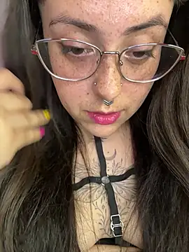 Snapshot of Mizztikaa chatting on February 1, 2025, 3:41 am Mizztikaa online show from February 1, 2025, 3:41 am