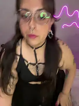 Snapshot of Mizztikaa chatting on February 4, 2025, 3:22 am Mizztikaa online show from February 4, 2025, 3:22 am