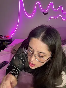 Snapshot of Mizztikaa chatting on March 16, 2025, 10:42 pm Mizztikaa online show from March 16, 2025, 10:42 pm