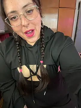 Snapshot of Mizztikaa chatting on October 13, 2025, 7:03 pm Mizztikaa online show from October 13, 2025, 7:03 pm