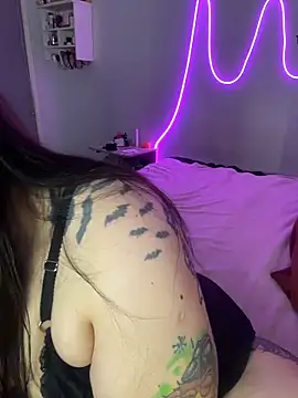 Snapshot of Mizztikaa chatting on November 17, 2025, 6:57 pm Mizztikaa online show from November 17, 2025, 6:57 pm