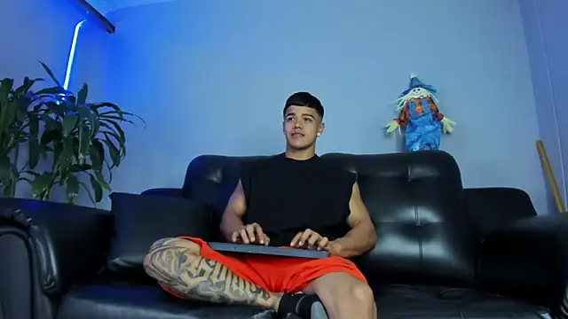 Snapshot of Rob_saenz_ chatting on October 7, 2025, 1:08 pm Rob saenz online show from October 7, 2025, 1:08 pm