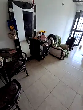 Snapshot of leoytessa_10 chatting on February 19, 2025, 1:28 pm leoytessa 10 online show from February 19, 2025, 1:28 pm