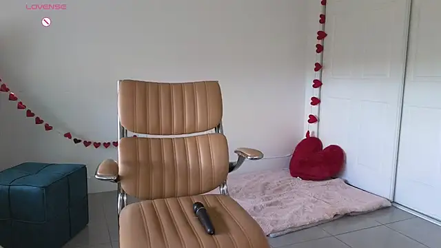 Sapphir3xoxo online show from February 12, 2025, 3:16 pm