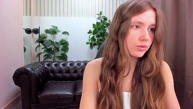 MaryannSoftt online show from March 21, 2025, 6:29 pm