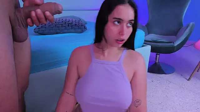 Snapshot of SophieRoyals chatting on January 14, 2025, 4:40 pm SophieRoyals online show from January 14, 2025, 4:40 pm