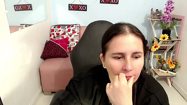 Snapshot of victoria_jones chatting on October 21, 2025, 6:41 pm victoria jones online show from October 21, 2025, 6:41 pm