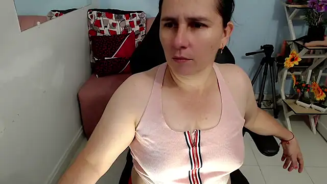 Snapshot of victoria_jones chatting on November 10, 2025, 12:37 pm victoria jones online show from November 10, 2025, 12:37 pm