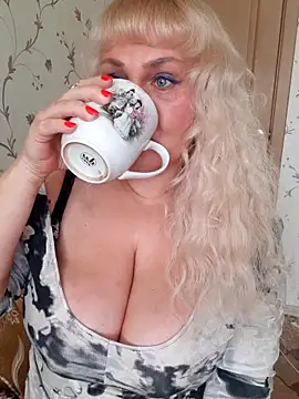 Snapshot of IsabellaBoni chatting on February 24, 2026, 7:28 am IsabellaBoni online show from February 24, 2026, 7:28 am