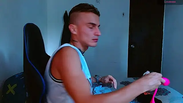 bray hotboy777 online show from January 17, 2026, 9:18 pm