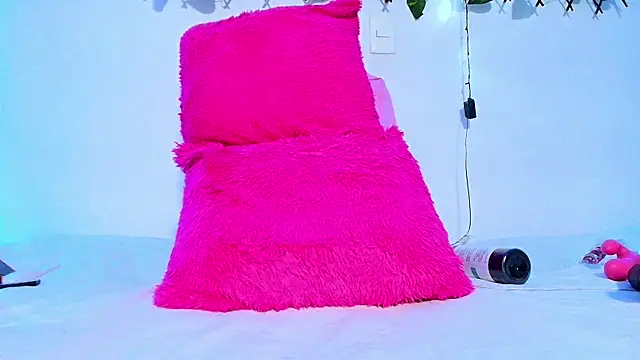 Snapshot of Aleesha_17 chatting on December 7, 2024, 10:34 am Aleesha 17 online show from December 7, 2024, 10:34 am