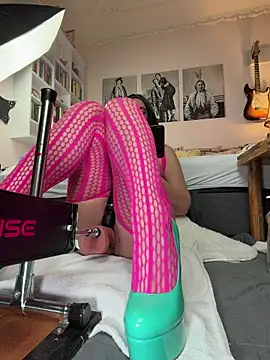 Snapshot of FoxyandTed chatting on December 19, 2025, 5:09 pm FoxyandTed online show from December 19, 2025, 5:09 pm