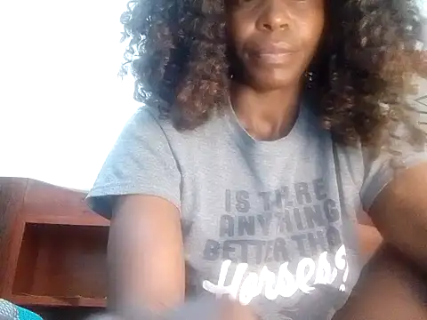 Snapshot of Claris2 chatting on October 22, 2025, 3:40 am Claris2 online show from October 22, 2025, 3:40 am