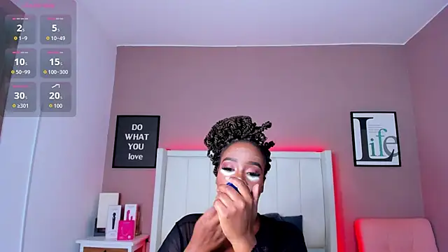 Snapshot of Britanymooree chatting on January 7, 2026, 7:27 pm Britanymooree online show from January 7, 2026, 7:27 pm