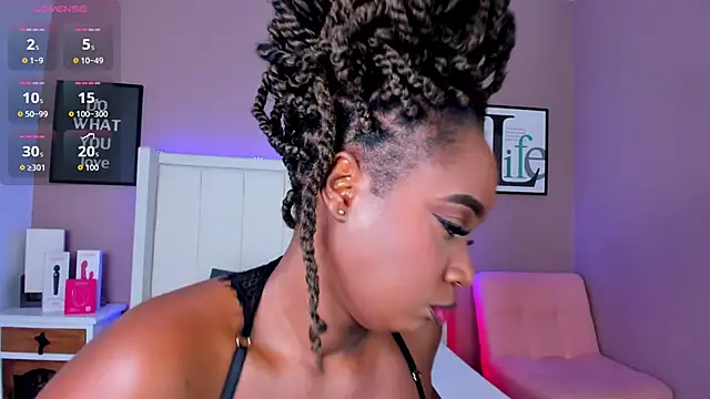 Snapshot of Britanymooree chatting on January 8, 2026, 7:38 pm Britanymooree online show from January 8, 2026, 7:38 pm