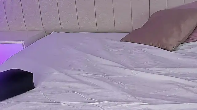 Littleolivia  online show from February 13, 2025, 12:43 pm