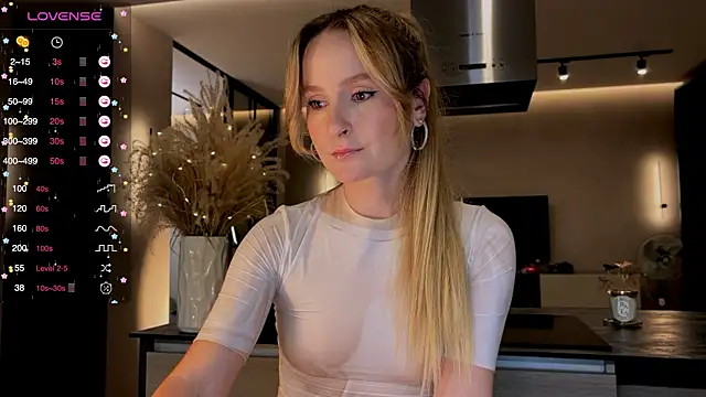 Snapshot of Peach__juice chatting on January 18, 2025, 9:45 pm Peach juice online show from January 18, 2025, 9:45 pm